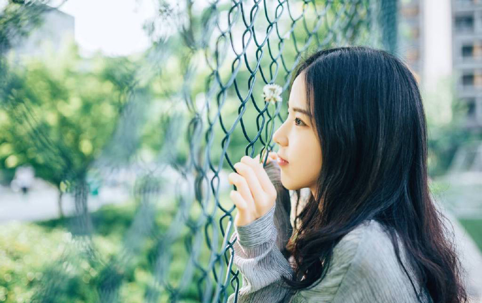 仇恨的情绪，被吕蒙压了下去，但那棵仇恨的种子，却已经根植在包括吕蒙在内，每一个江东将士的内心深处。